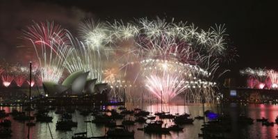 FOTO VIDEO Revelion 2015: spectaculoasele focuri de artificii de pe Glob, la trecerea dintre ani