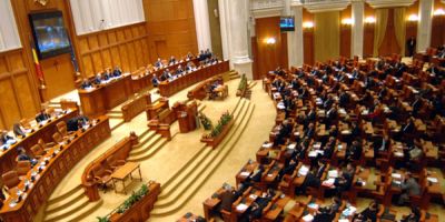 Parlamentul a votat Bugetul pe 2015. PNL contesta legea bugetului la CCR