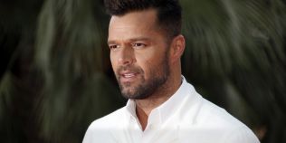 VIDEO Ce suma de bani a platit o fana pentru un sarut cu Ricky Martin