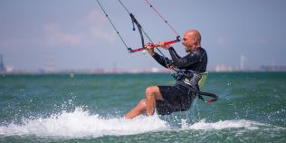 Ce sporturi extreme pot fi invatate la Marea Neagra. Kitesurfingul, ultima 