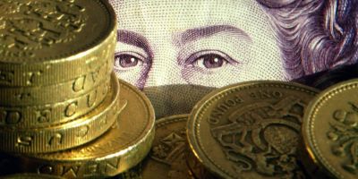 Unda de soc in Marea Britanie: Euro a depasit lira sterlina, la casele de schimb