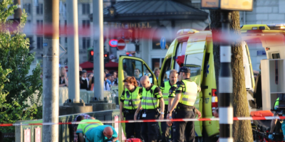 O masina a intrat intr-un grup de oameni la Amsterdam, ranind cel putin opt persoane