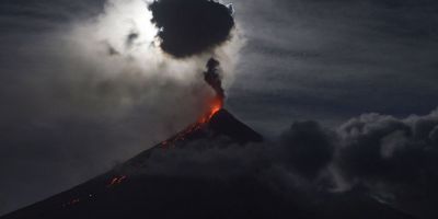 Vulcanul Fuego din Guatemala a erupt. Autoritatile au declarat alerta portocalie