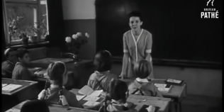 VIDEO Cum invatau copiii engleza in Romania anilor '60. Din clase lipsea la acea vreme portretul lui Ceausescu